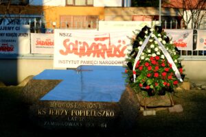 Warta przy grobie patrona „Solidarności”
